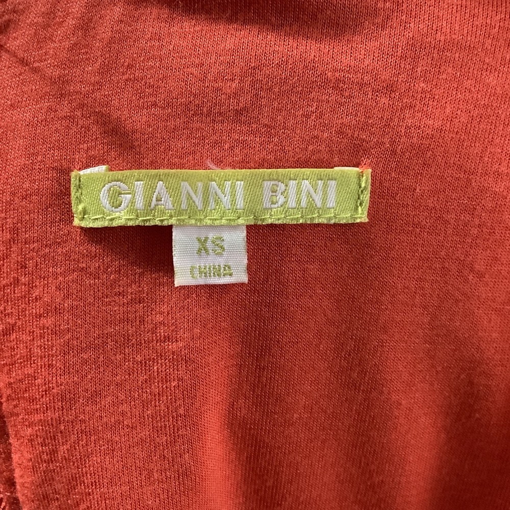 GIANNI BINI Pleated Lace-Back V-Neck Dress 138 - Picture 6 of 9